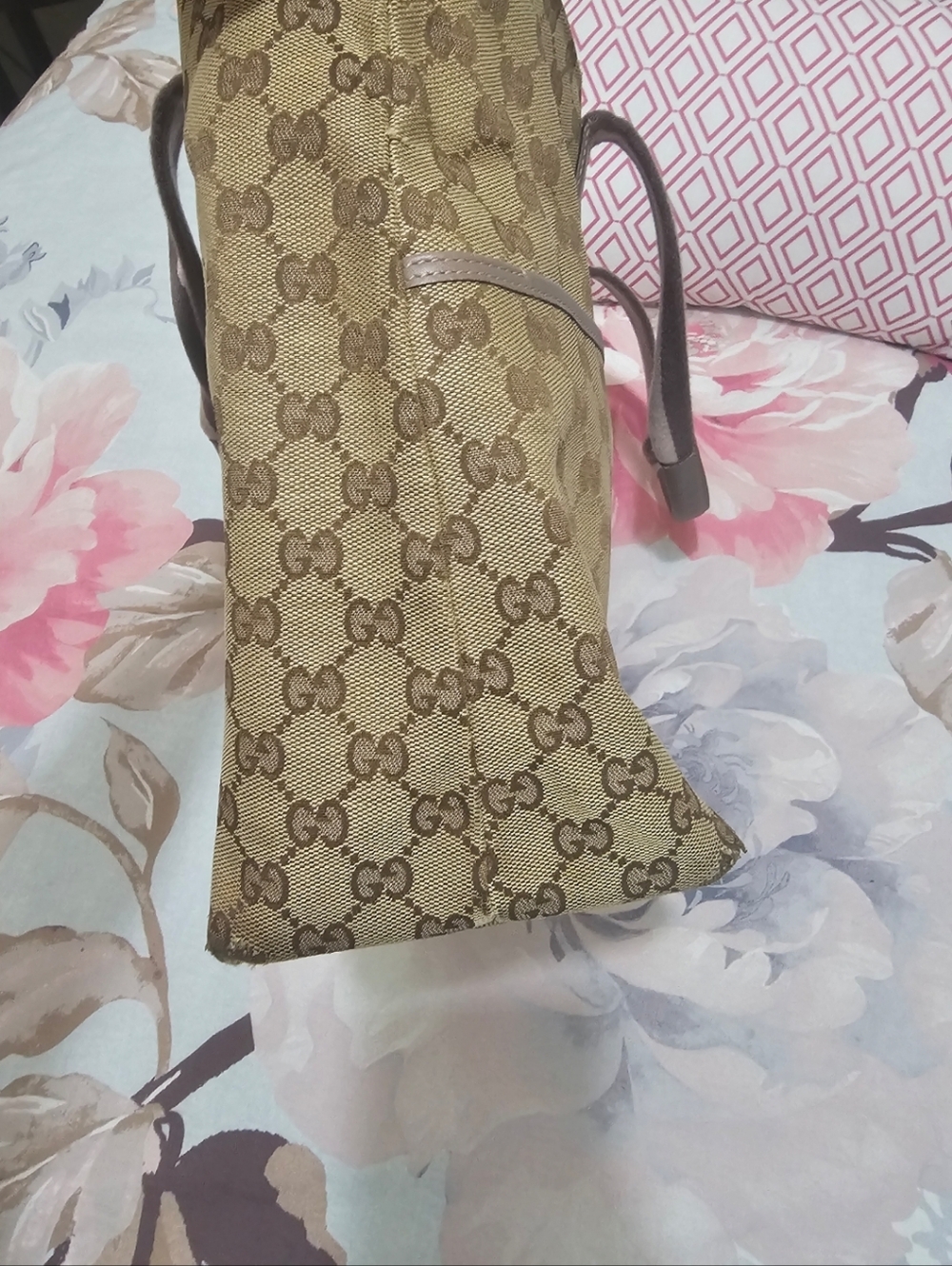 Large Gucci Tote - Picture 3 of 5